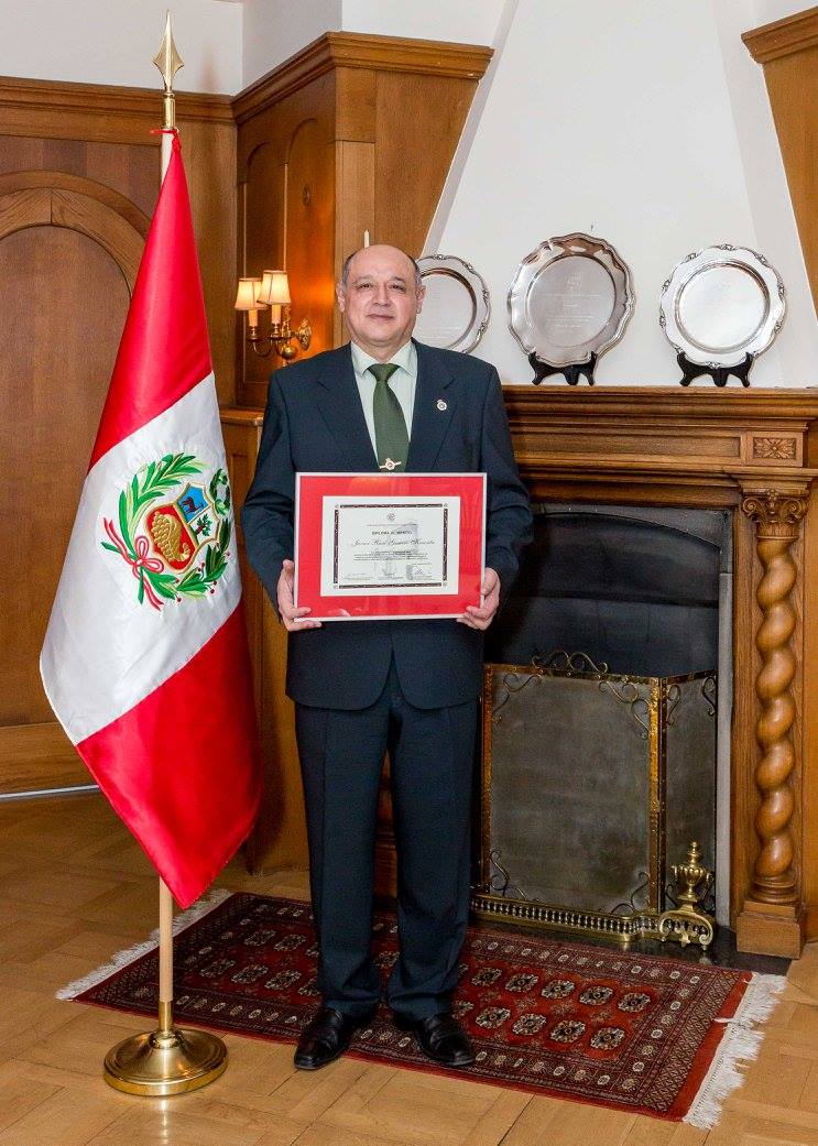 Embajador Del Perú Entrega Reconocimiento Del Ministerio De Relaciones